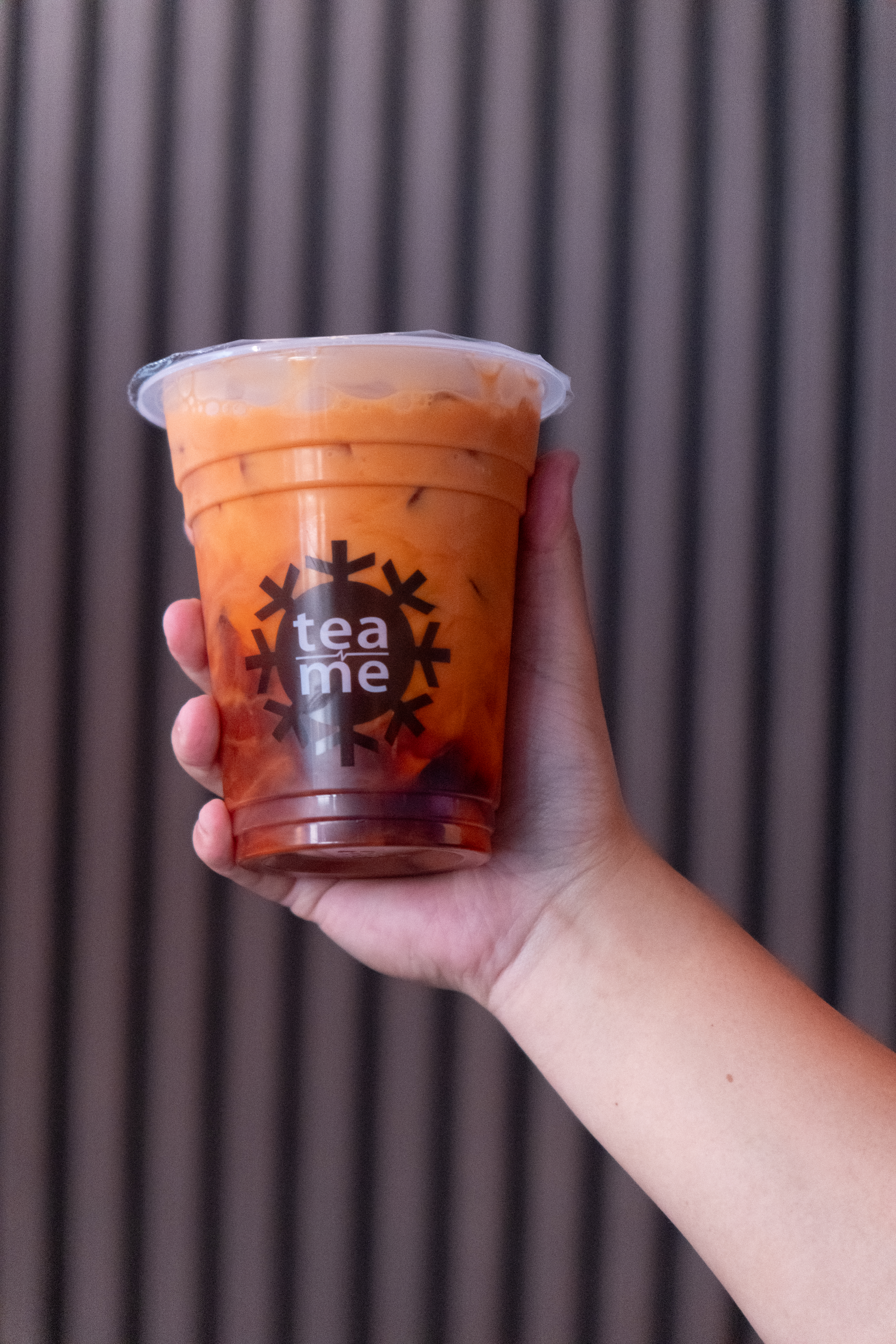 A signature pour at Tea N' Me